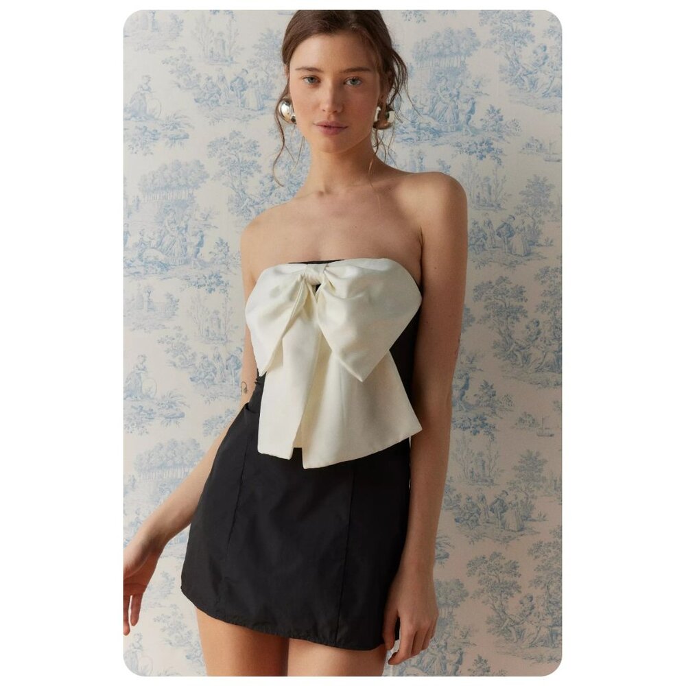 *NWT Kimchi Blue Urban Outfitters Emery Black Oversized Ivory Bow Strapless Mini